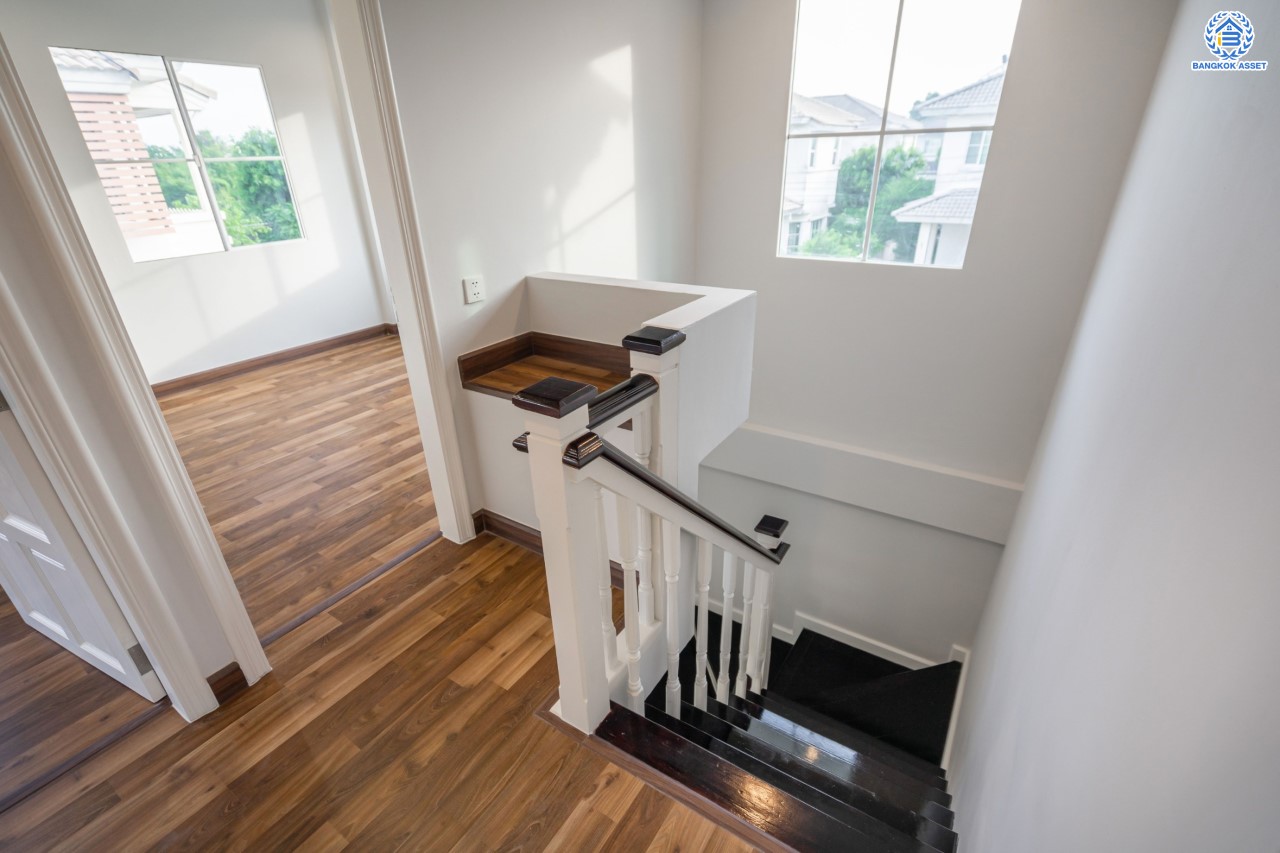 บ้านมือสองตกแต่งใหม่ ม.มัณฑนา นครอินทร์-พระราม5 หลังมุม เนื้อที่กว่า 57 ตร.ว. ฟังก์ชันจัดเต็ม 3 ห้องนอน 2 ห้องน้ำ จอดรถได้ 1 คัน พร้อม Living Room รองรับทุกความสุข ทำเลเดินทางสะดวก ใกล้ทางด่วน "ศรีรัช" และรถไฟฟ้า "สถานีบางรักใหญ่"